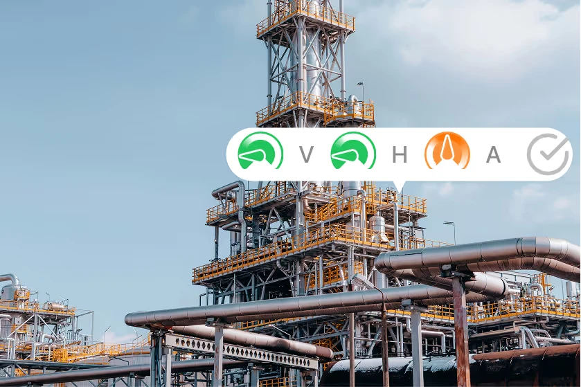 Status de vibração (V, H e A) sobre a foto de uma planta industrial